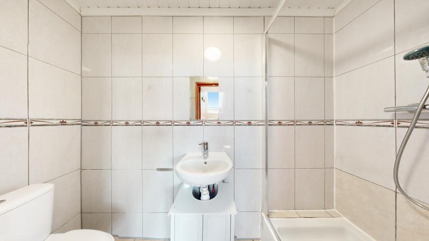 Spacious Studio Burnley Road, Dollis Hill (Inclusive of Gas, Heating+Water)